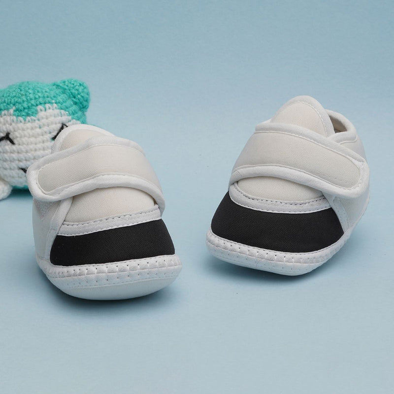 6 To 12 Months Pack Of 1 Baby Boys & Baby Girls Cotton Booties (White,Black)-BT4746