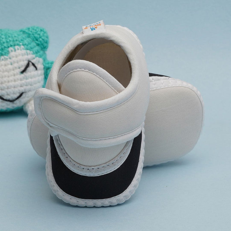 6 To 12 Months Pack Of 1 Baby Boys & Baby Girls Cotton Booties (White,Black)-BT4746