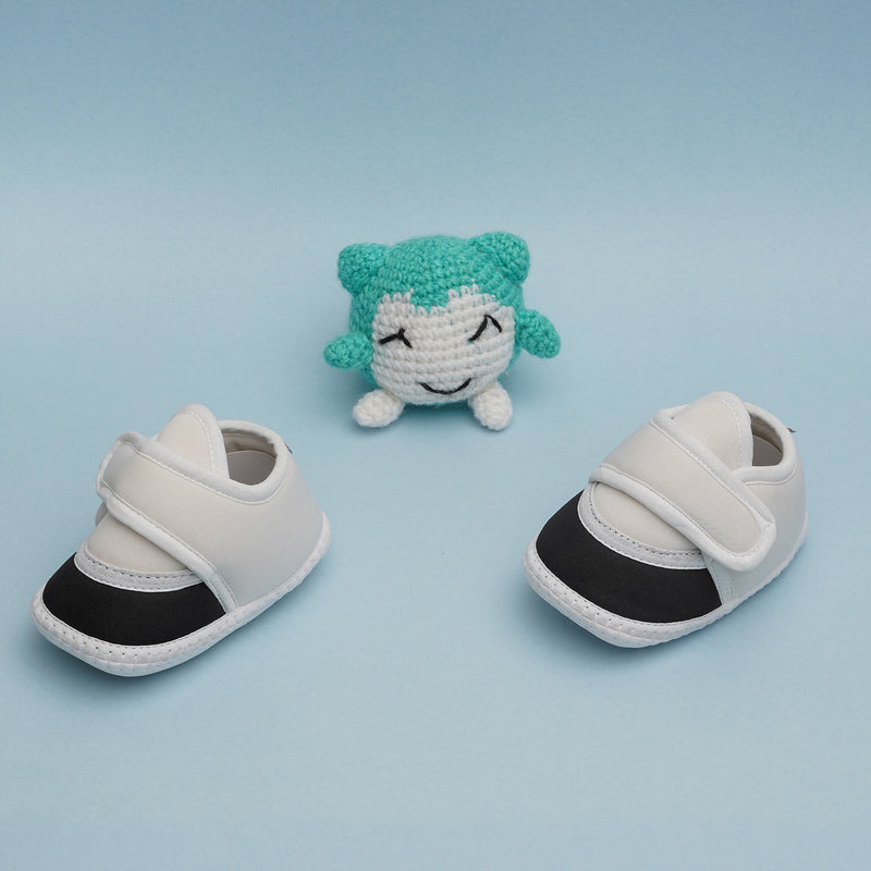 6 To 12 Months Pack Of 1 Baby Boys & Baby Girls Cotton Booties (White,Black)-BT4746