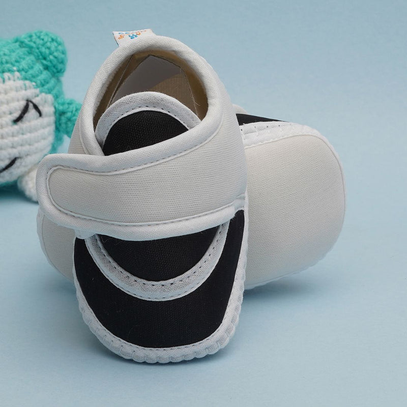 6 To 12 Months Pack Of 1 Baby Boys & Baby Girls Cotton Booties (White,Black)-BT4764