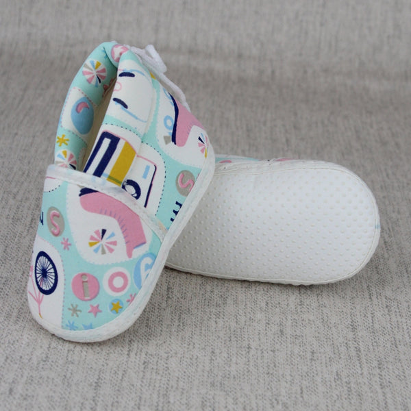 Baby Unisex Cotton Animal Printed White,Green Velcro Booties-BT5342