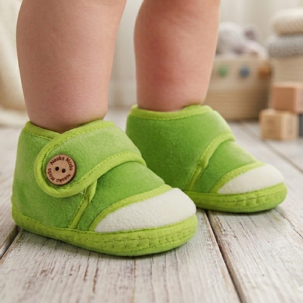 Baby Unisex Soft Velboa Green,White Velcro Booties-BT5414
