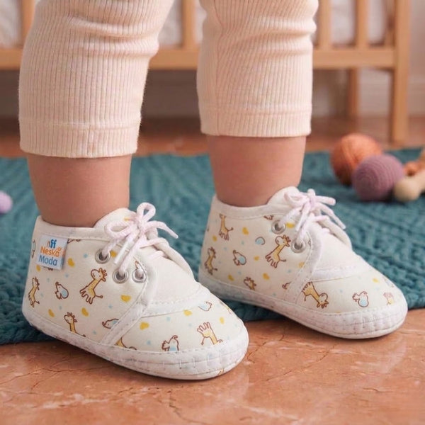 Baby Unisex Giraffe Printed Soft Cotton White,Yellow Lace Shoe Booties-BT5576