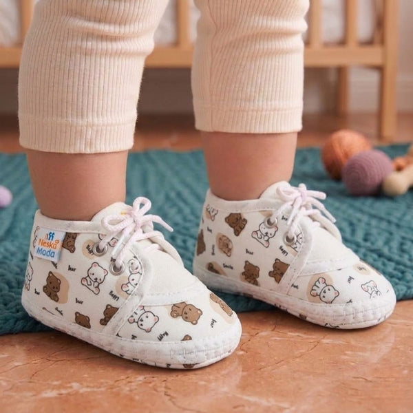 Baby Unisex Giraffe Printed Soft Cotton White,Brown Lace Shoe Booties-BT5578