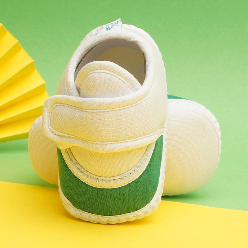 Baby Unisex Cotton White,Green Velcro Booties-BTB5258